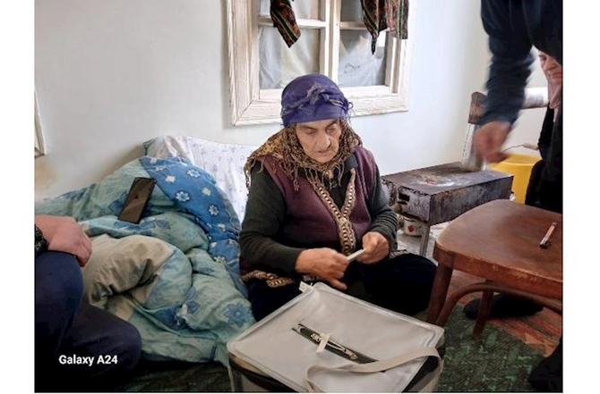 Salyanın 102 yaşlı seçicisi səs verdi — VİDEO/FOTOLAR