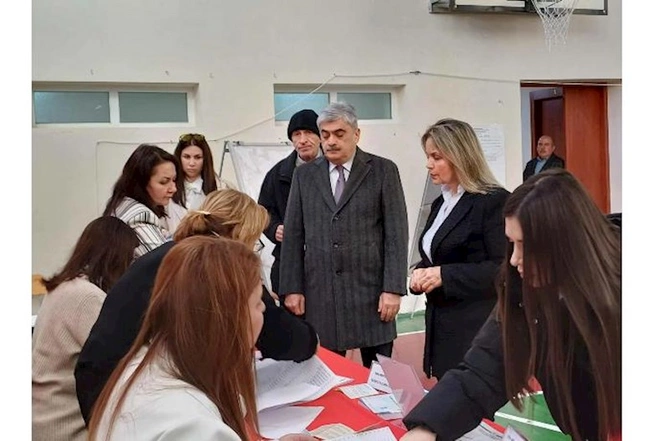 Samir Şərifov kimə səs verdi? — FOTO Samir Şərifov kimə səs verdi? — FOTO