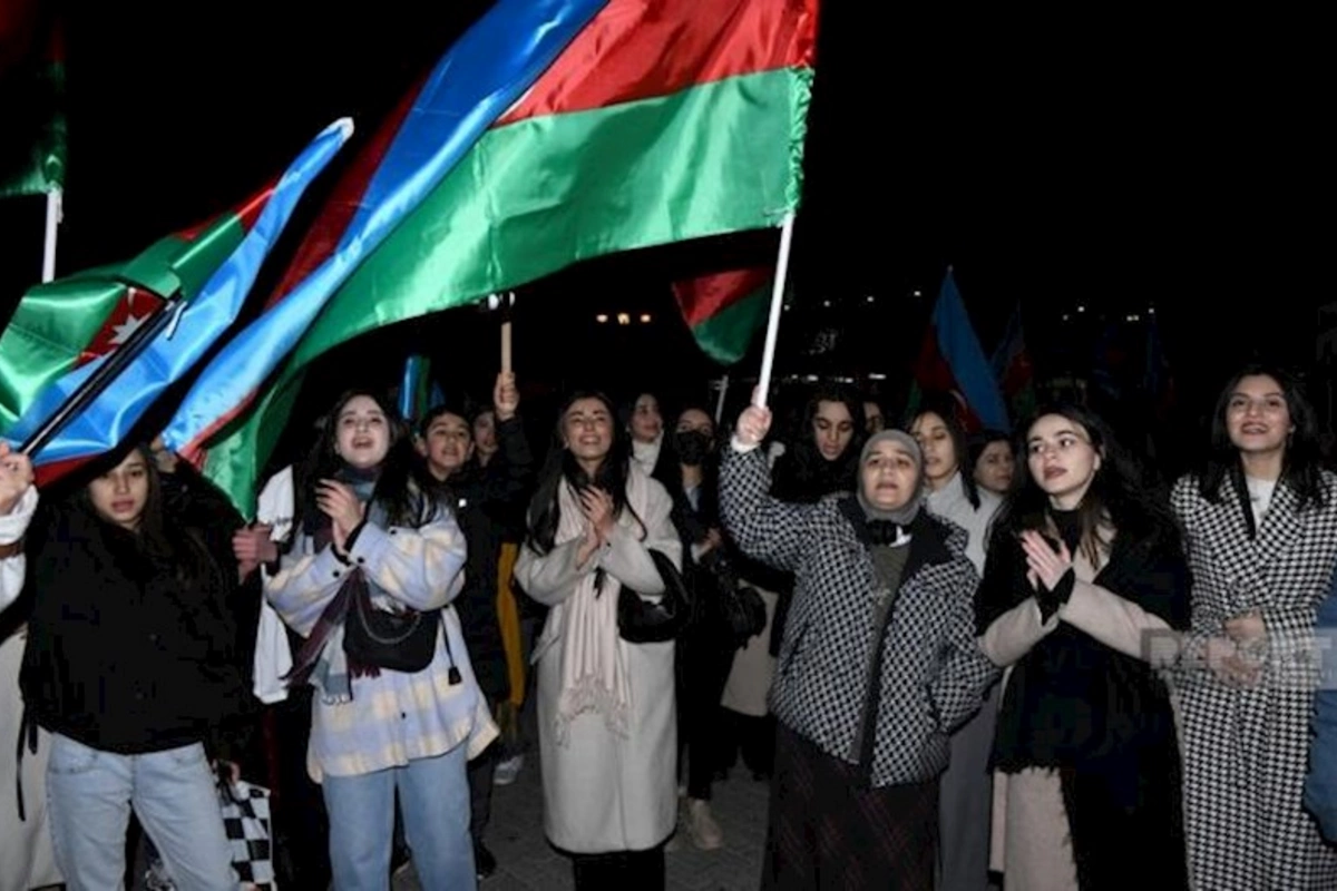 Bakıda İlham Əliyevə dəstək yürüşü keçirilir — FOTOLAR