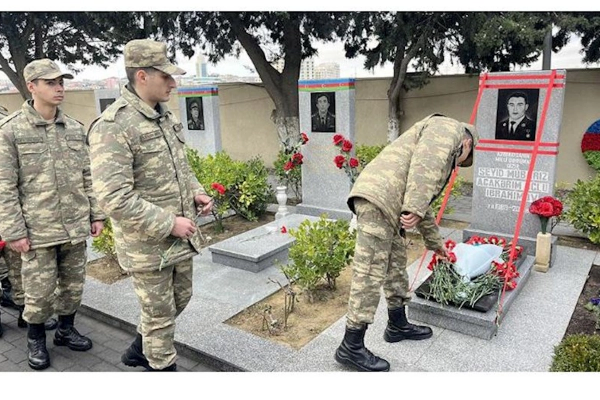 Mübariz İbrahimov məzarı başında yad edildi — VİDEO