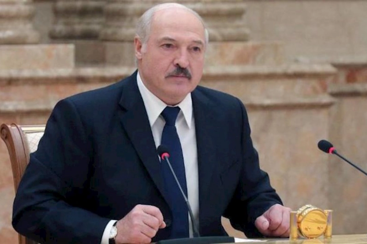 Lukaşenko hərbçilərə vətəndaşlara qarşı silah istifadə etməyə icazə verdi