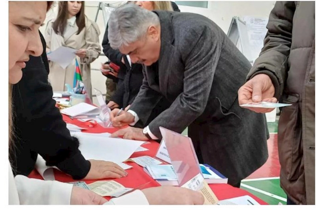 Samir Şərifov kimə səs verdi? — FOTO