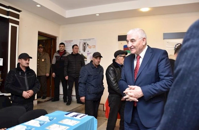 Məzahir Pənahov da səs verdi — FOTOLAR