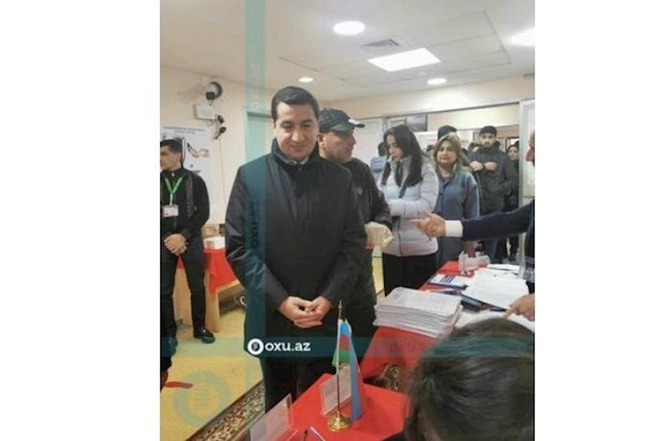 Hikmət Hacıyev səs verdi — FOTOLAR Hikmət Hacıyev səs verdi — FOTOLAR