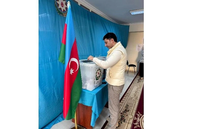 Məşhurlar da səsvermədə — FOTOLAR