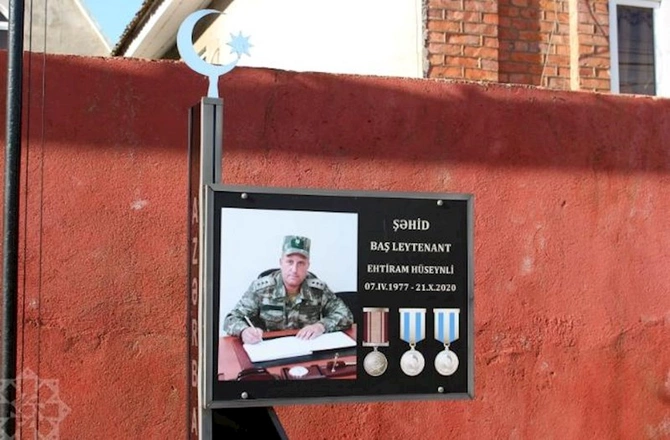 Şəhid anasının evinə daşınan seçki qutusu aparıldı — FOTOLAR Şəhid anasının evinə daşınan seçki qutusu aparıldı — FOTOLAR