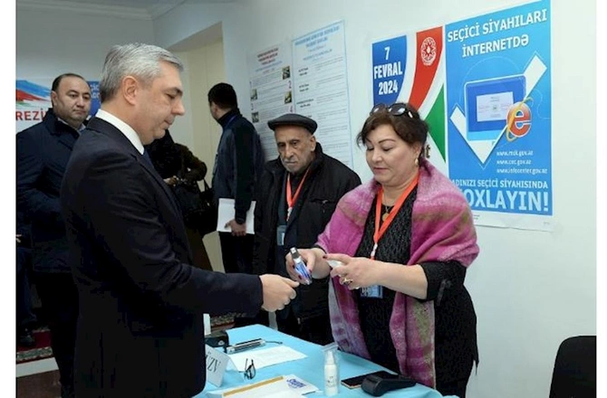 Samir Nuriyev də səs verdi — FOTOLAR