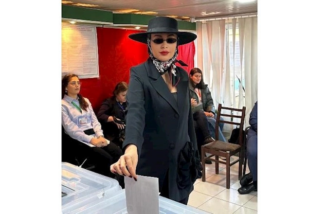Məşhurlar da səsvermədə — FOTOLAR