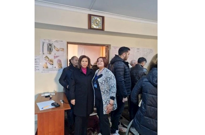 Bahar Muradova səsvermədə — FOTOLAR