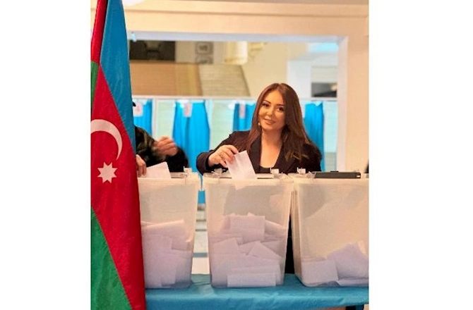 Məşhurlar da səsvermədə — FOTOLAR