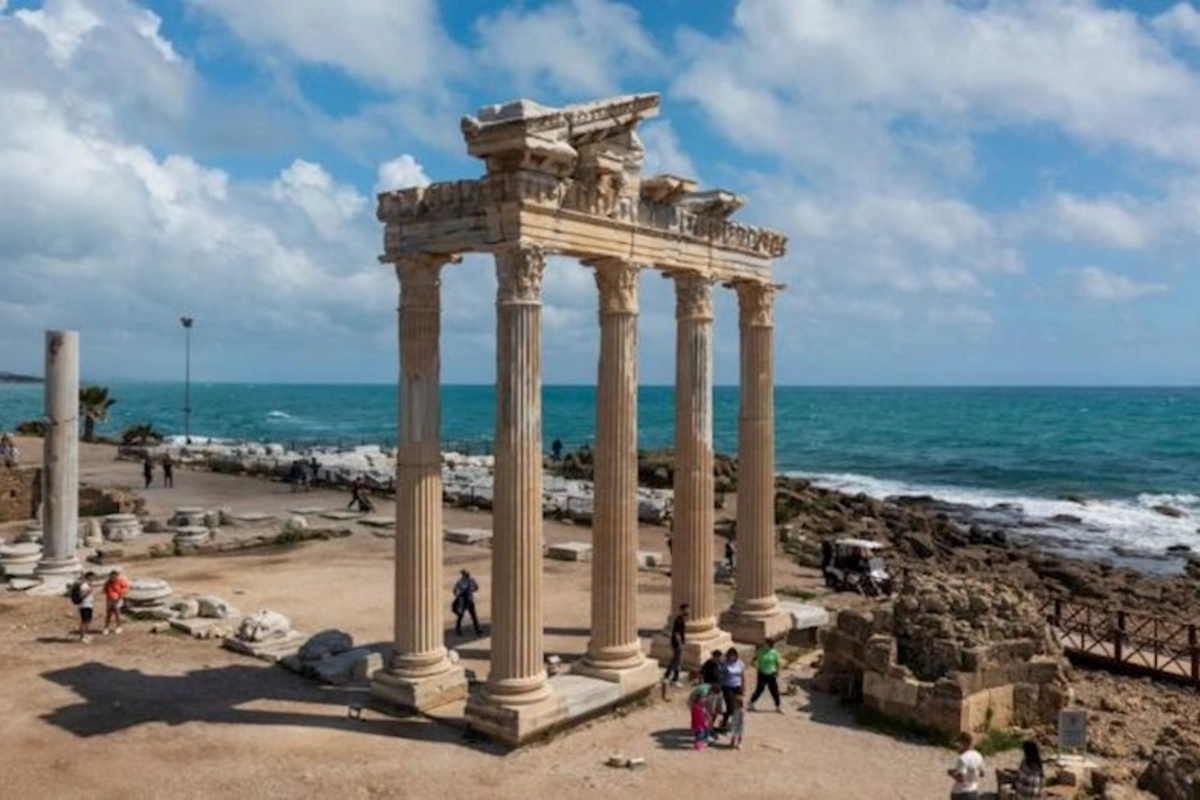 Türkiyədə romantik Sevgililər Günü — FOTO
