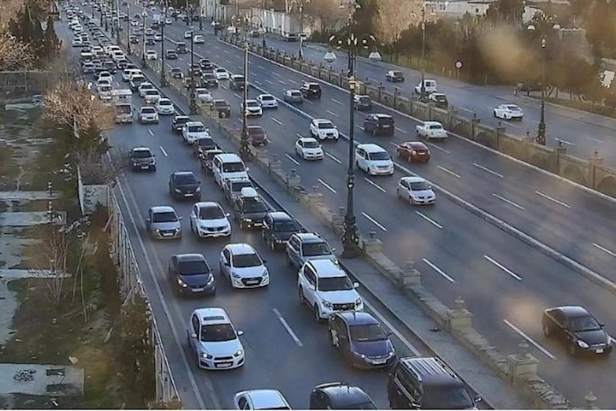 Paytaxtın 12 yolunda tıxac var