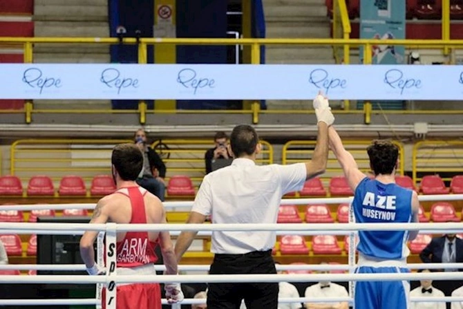 Azərbaycan boksçusu erməni rəqibi üzərində inamlı qələbə qazandı — FOTOLAR