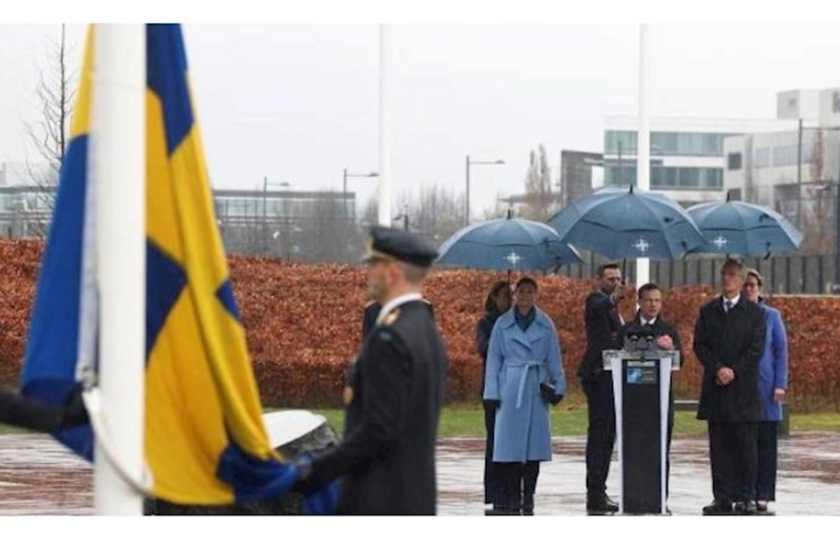 NATO-nun mənzil-qərargahında İsveç bayrağı qaldırıldı