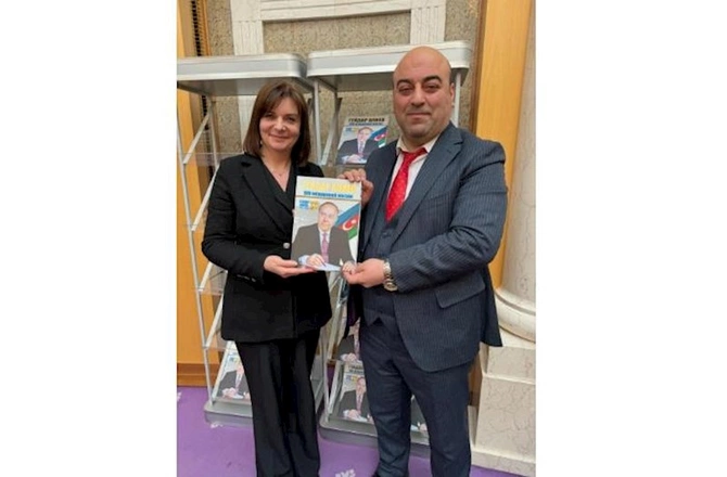 Minskdə “Heydər Əliyevin həyatının 100 anı” kitabının təqdimatı oldu — FOTOLAR Minskdə “Heydər Əliyevin həyatının 100 anı” kitabının təqdimatı oldu — FOTOLAR