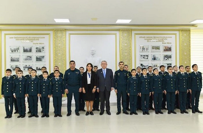 Misir Mərdanov DSX Xüsusi Məktəbinin qonağı olub — VİDEO/FOTO Misir Mərdanov DSX Xüsusi Məktəbinin qonağı olub — VİDEO/FOTO