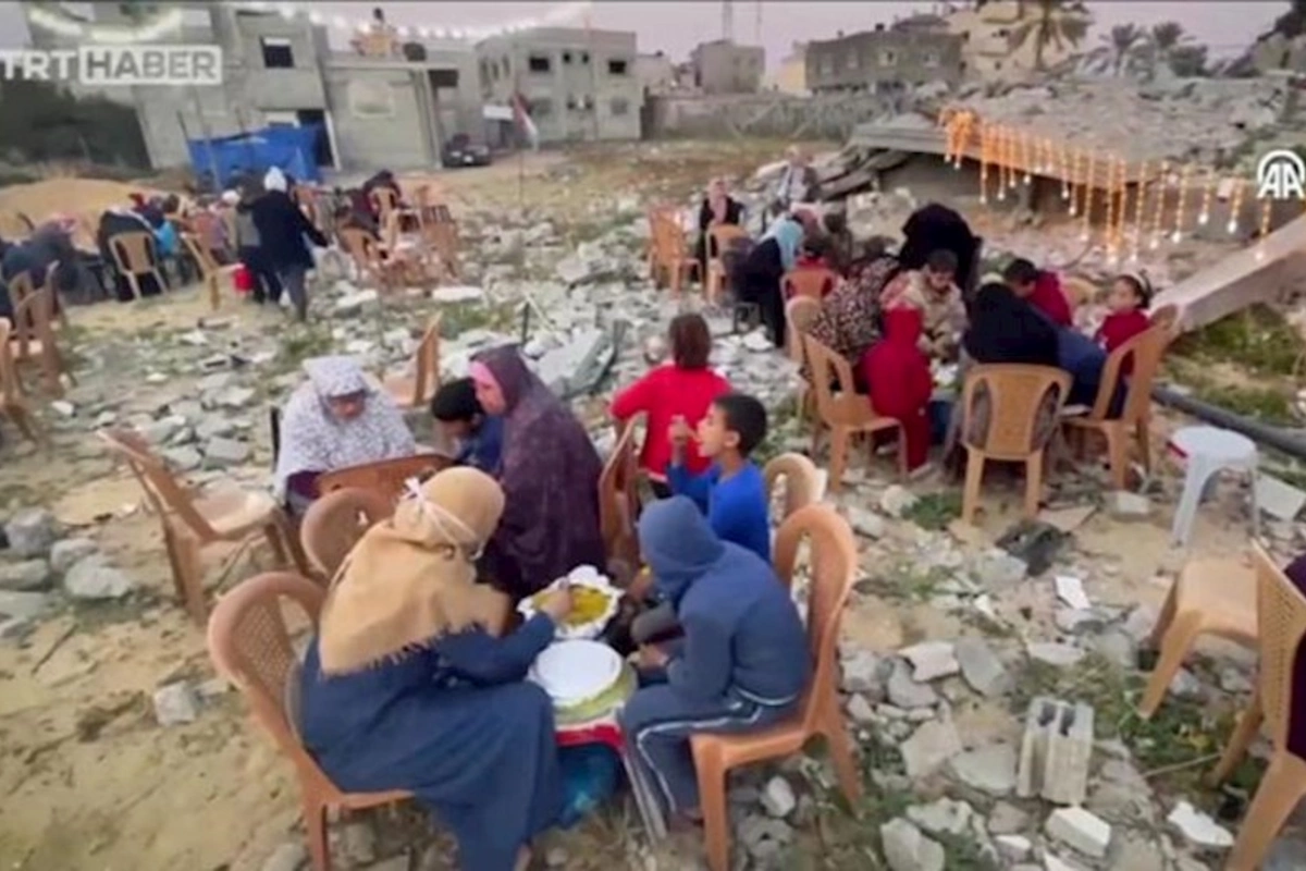 Qəzzada ilk iftar... — VİDEO