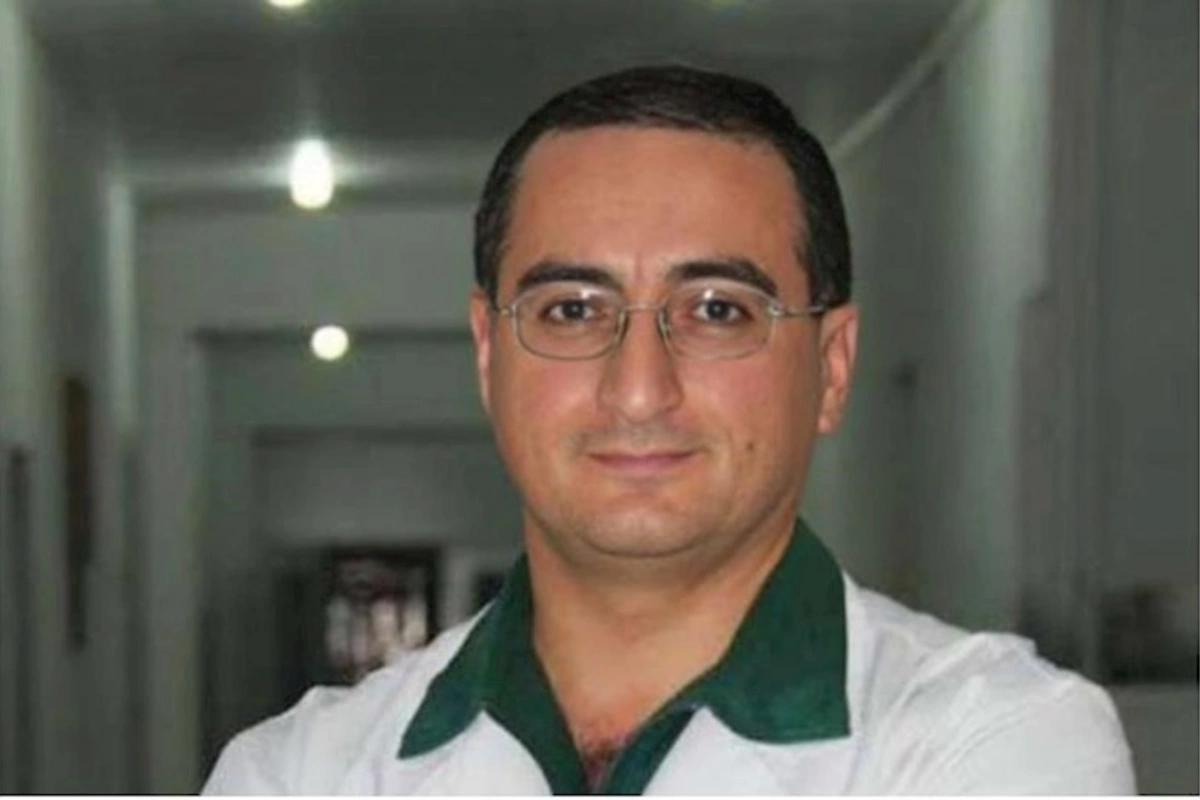 Sevgilisi ilə birlikdə həyat yoldaşını döyən həkim işdən qovuldu