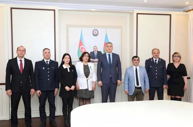 Vüsal Hüseynov İctimai Şuranın üzvləri ilə görüşdü — FOTO