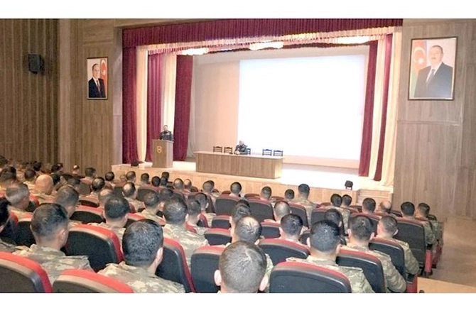 Əlahiddə Ümumqoşun Orduda toplantı: Zabitlərin bacarıqları yoxlanıldı — VİDEO Əlahiddə Ümumqoşun Orduda toplantı: Zabitlərin bacarıqları yoxlanıldı — VİDEO