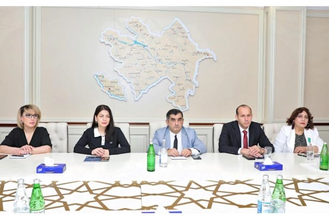Vüsal Hüseynov İctimai Şuranın üzvləri ilə görüşdü — FOTO