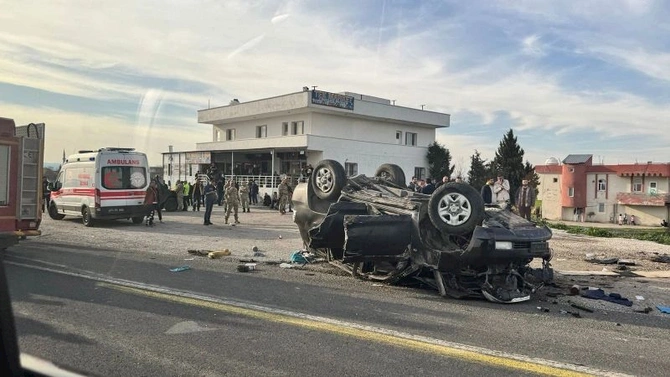 Ərdoğanın mühafizəçiləri avtomobil qəzasına düşdü Ərdoğanın mühafizəçiləri avtomobil qəzasına düşdü