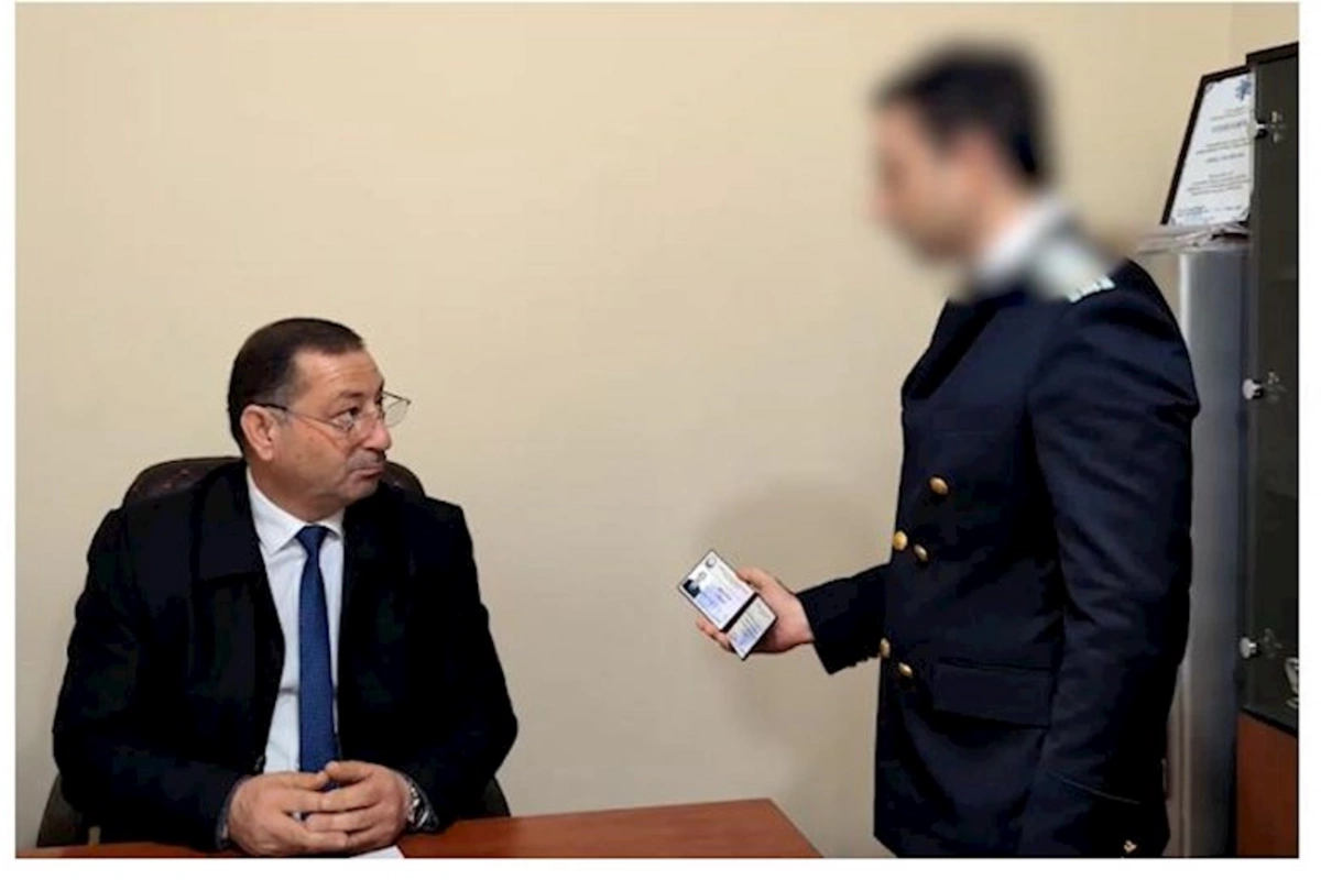 “Qaçqınkom”un sahə rəisi rüşvət alarkən tutuldu — ƏMƏLİYYAT ÇƏKİLİŞİ
