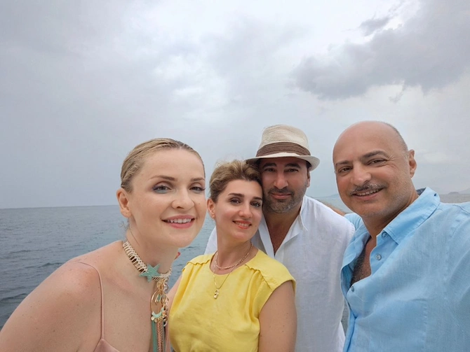 Bağlanmış Lider TV”nin keçmiş rəhbəri ilə həyat yoldaşının TAİLAND TƏTİLİ — VİDEO Bağlanmış Lider TV”nin keçmiş rəhbəri ilə həyat yoldaşının TAİLAND TƏTİLİ — VİDEO