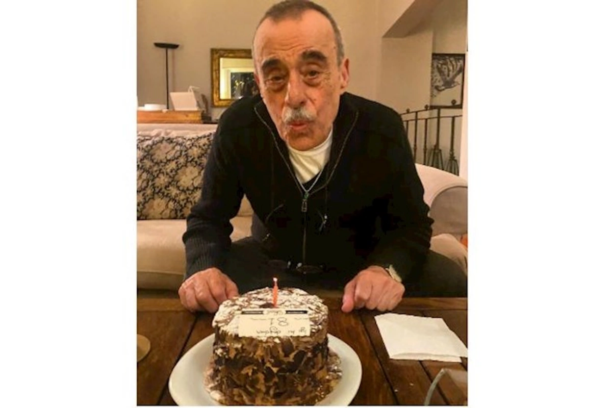 Məşhur aktyorun 81 yaşı oldu — FOTO