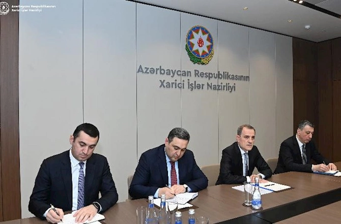 Ceyhun Bayramov gürcü həmkarı ilə regional vəziyyəti müzakirə etdi
