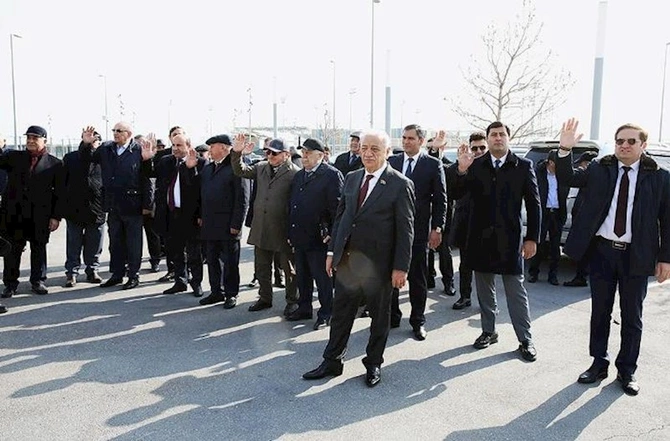 AHİK 4200 ailəyə bayram sovqatı göndərdi — FOTOLAR