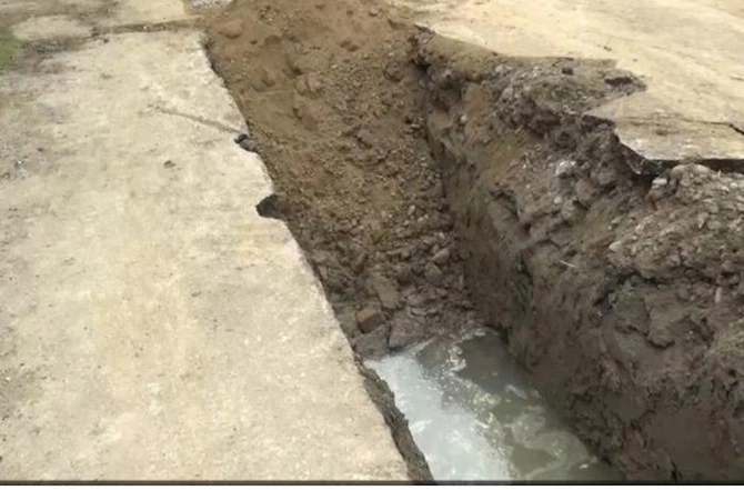 Salyanda kanalizasiya çəkməyə gəldilər, yolları bərbad hala saldılar — FOTO