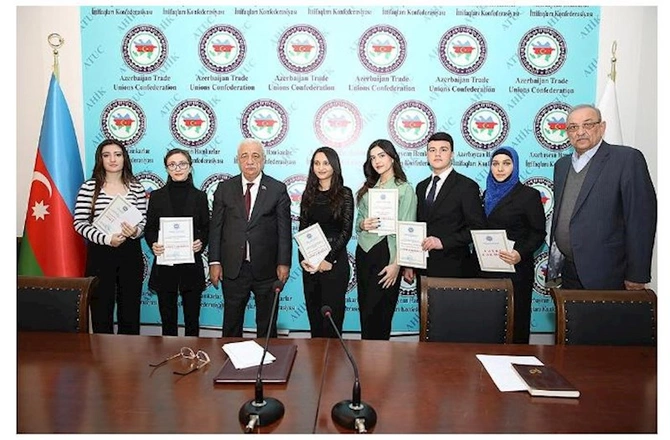 ATİAHİ tərəfindən tələbələrə təqaüdlər verildi, qaliblər mükafatlandırıldı — FOTOLAR