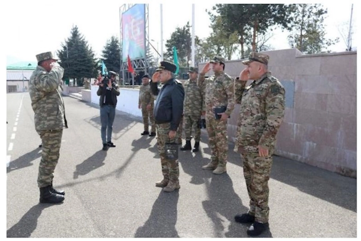 Xanlar Vəliyev Şuşa və Xankəndidə hərbçilərlə görüşdü — FOTOLAR