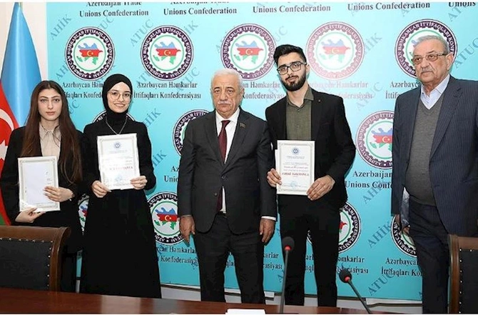 ATİAHİ tərəfindən tələbələrə təqaüdlər verildi, qaliblər mükafatlandırıldı — FOTOLAR