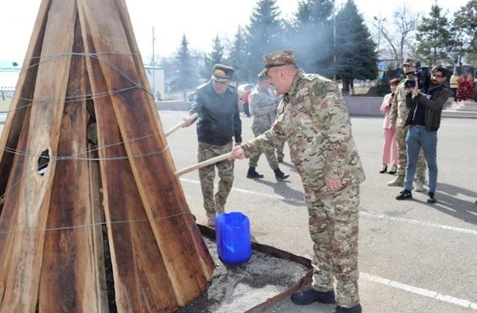 Xanlar Vəliyev Şuşa və Xankəndidə hərbçilərlə görüşdü — FOTOLAR Xanlar Vəliyev Şuşa və Xankəndidə hərbçilərlə görüşdü — FOTOLAR