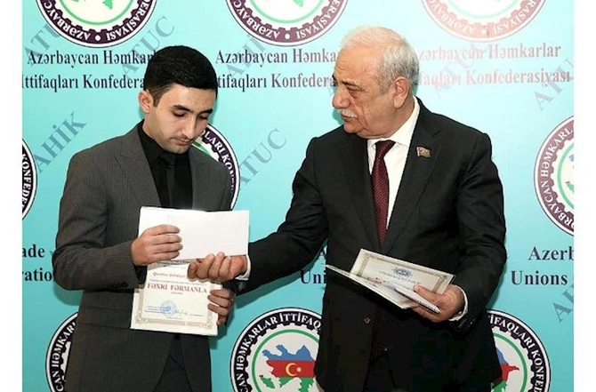 ATİAHİ tərəfindən tələbələrə təqaüdlər verildi, qaliblər mükafatlandırıldı — FOTOLAR
