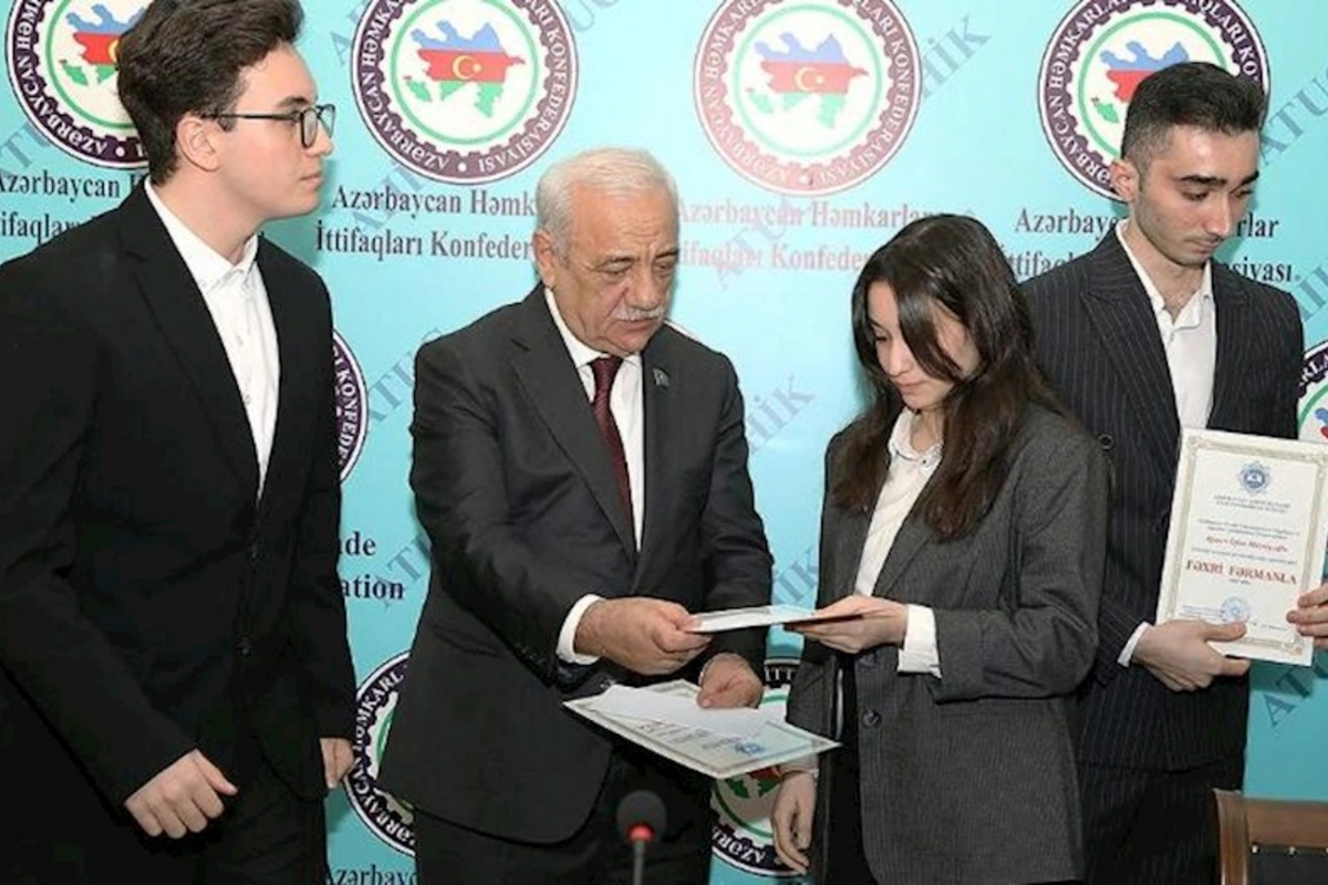 ATİAHİ tərəfindən tələbələrə təqaüdlər verildi, qaliblər mükafatlandırıldı — FOTOLAR