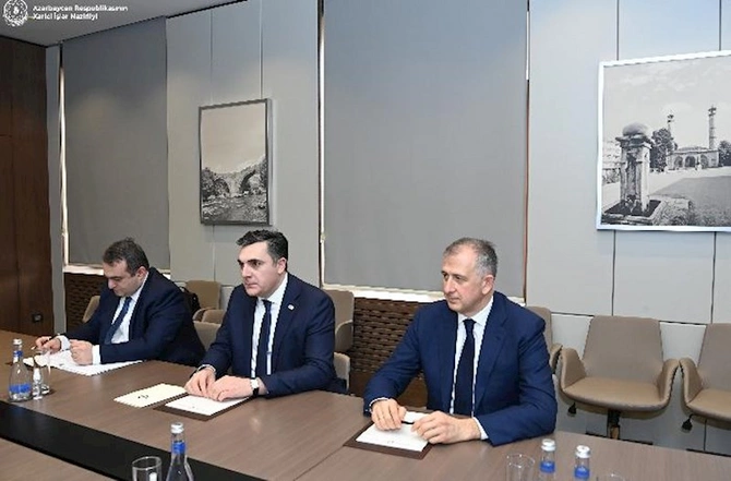 Ceyhun Bayramov gürcü həmkarı ilə regional vəziyyəti müzakirə etdi