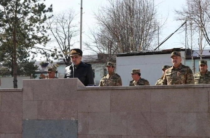 Xanlar Vəliyev Şuşa və Xankəndidə hərbçilərlə görüşdü — FOTOLAR Xanlar Vəliyev Şuşa və Xankəndidə hərbçilərlə görüşdü — FOTOLAR