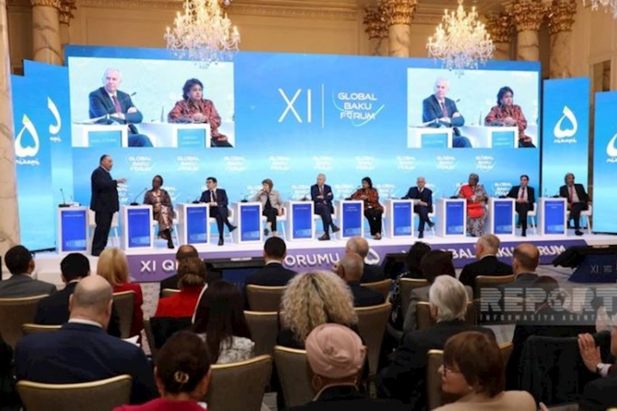 Xl Qlobal Bakı Forumunun üçüncü günü panel iclasları ilə davam edir