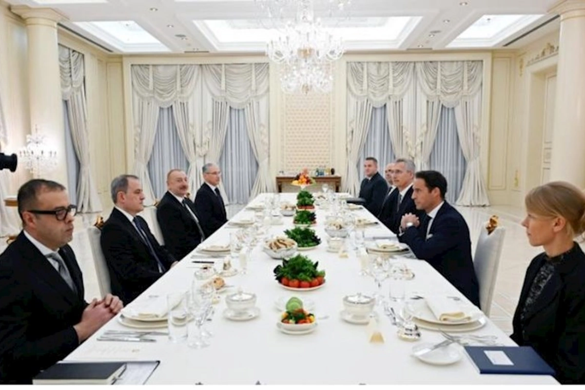 Prezident İlham Əliyevin NATO-nun Baş katibi ilə şam yeməyi əsnasında geniş tərkibdə görüşü olub