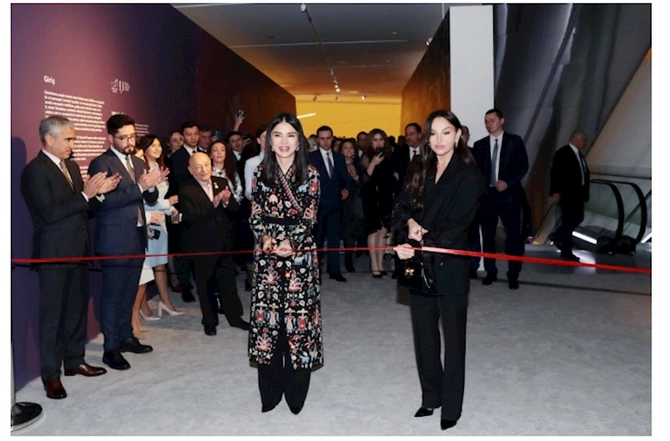 Mehriban Əliyeva sərgidə iştirak etdi — FOTOLAR