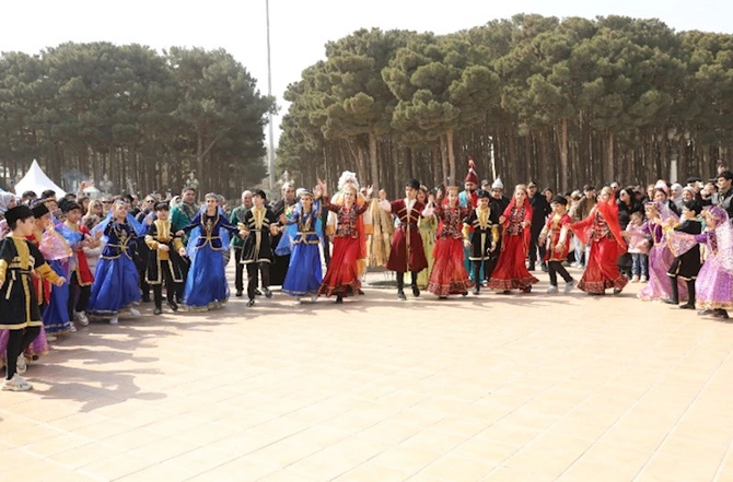 Abşeronda Novruz bayramı böyük izdihamla qeyd olundu — FOTOLAR