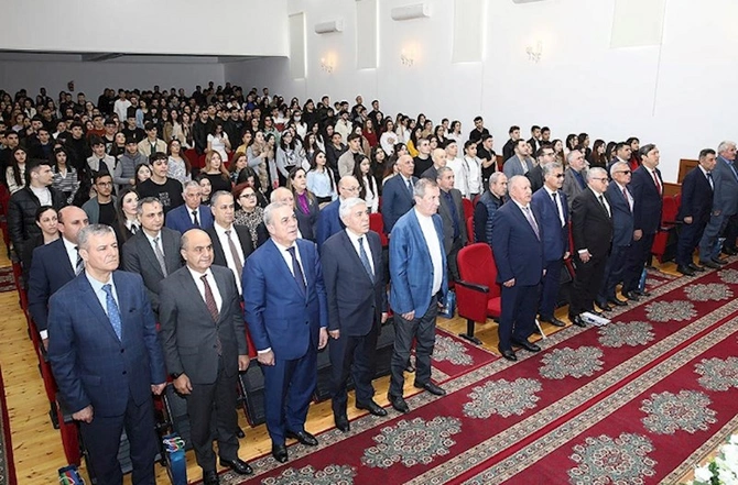 “İnformasiya müharibəsində qələbə-Müzəffər Ali Baş Komandan cənab İlham Əliyev” adlı kitabın təqdimatı — FOTOLAR “İnformasiya müharibəsində qələbə-Müzəffər Ali Baş Komandan cənab İlham Əliyev” adlı kitabın təqdimatı — FOTOLAR