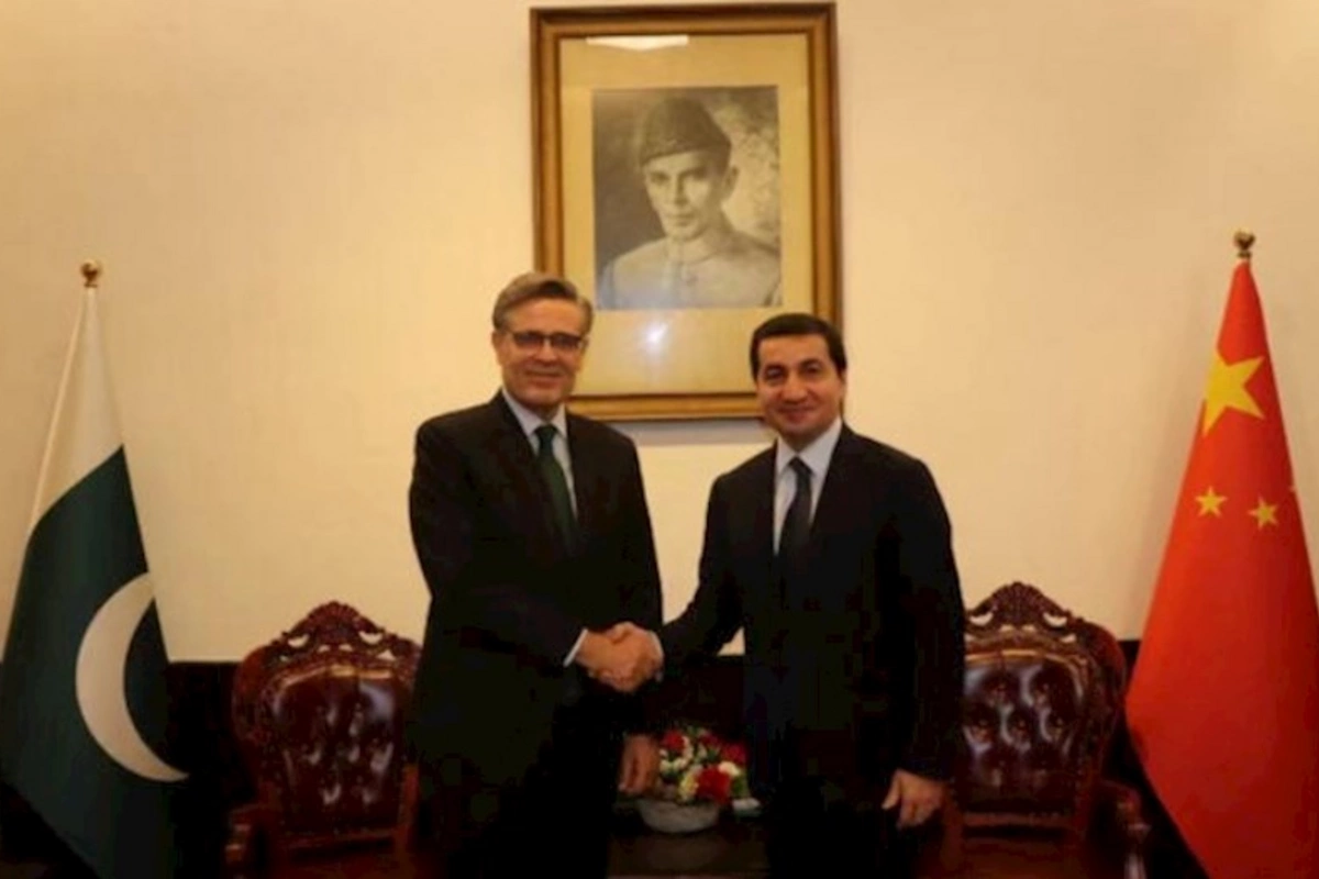 Hikmət Hacıyev Pakistanın Çindəki səfiri ilə görüşdü — FOTO