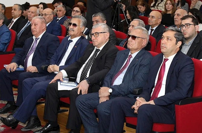 “İnformasiya müharibəsində qələbə-Müzəffər Ali Baş Komandan cənab İlham Əliyev” adlı kitabın təqdimatı — FOTOLAR “İnformasiya müharibəsində qələbə-Müzəffər Ali Baş Komandan cənab İlham Əliyev” adlı kitabın təqdimatı — FOTOLAR