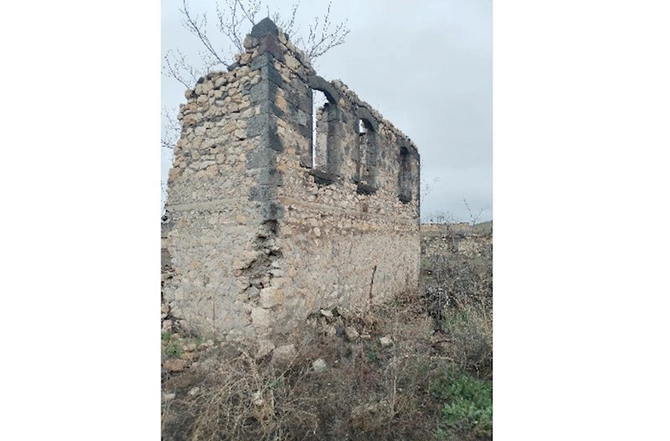 “Dondarlı dağıdılmış xatirələrimin, alt-üst olmuş dünyamın tablosudur” — FOTOLAR “Dondarlı dağıdılmış xatirələrimin, alt-üst olmuş dünyamın tablosudur” — FOTOLAR