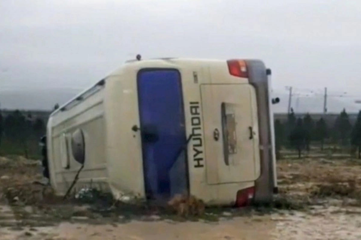 Bakıya gələn sərnişin avtobusu aşdı