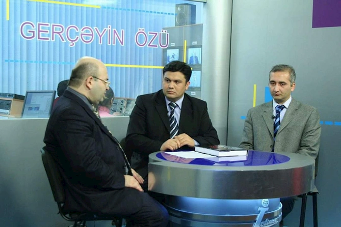 Komitə sədri tanınmış jurnalisti təbrik etdi — FOTOLAR Komitə sədri tanınmış jurnalisti təbrik etdi — FOTOLAR